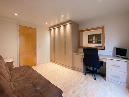 3 Bed Penthouse, Liverpool, L3 - Photo 2