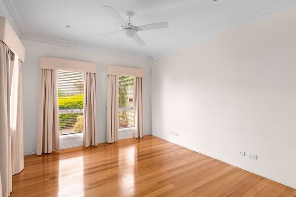 Charming 3 Bedroom Villa Unit - Photo 1