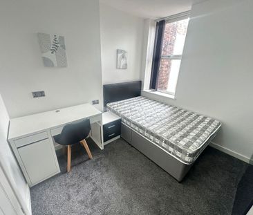 Holt Road, Liverpool. - Photo 3