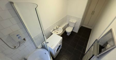 Flat C, Conference Road, Armley, Leeds, LS12 3DX - Photo 4