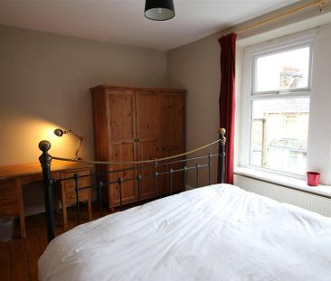 4 bedroom private hall to rent - Photo 2