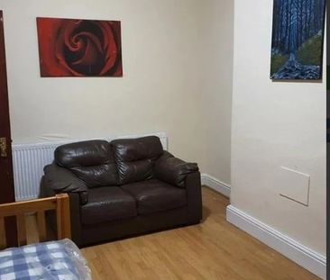 Room in a Shared House, Linden Road, LS11 - Photo 1