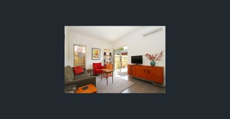 PERFECT LOCATION! - Photo 2