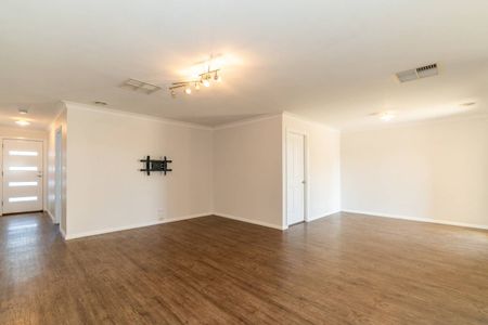 FAMILY HOME IN GOBBAGOMBALIN - Photo 2