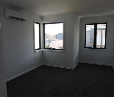 Stunning townhouse in prime location - Photo 3
