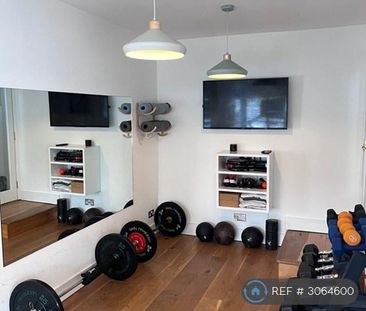 5 bedroom semi-detached house to rent - Photo 4