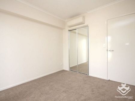 Modern & Spacious Two-Bedroom Apartment in Mount Gravatt East - Photo 4