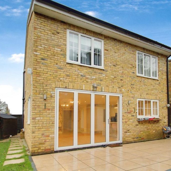5 bedroom detached house to rent - Photo 1