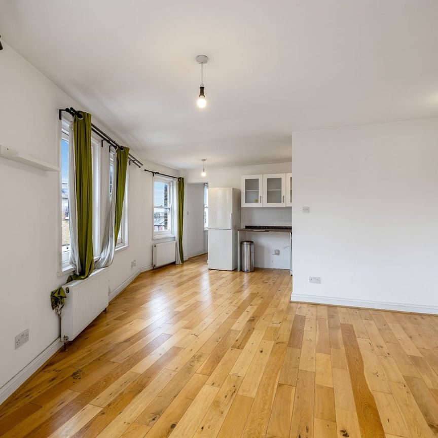 3 Bed Flat, Brockley Cross, SE4 - Photo 1