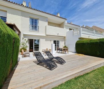 3 bedroom luxury Townhouse for rent in Nueva Andalucia, Andalusia - Photo 6