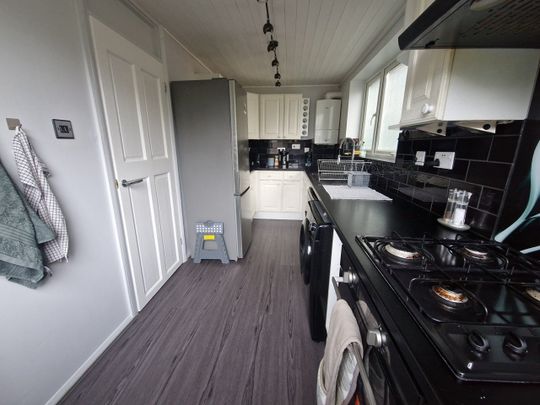 1 Bed Flat, Pampisford Road, CR8 - Photo 1