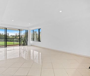 RESORT STYLE HARBOURSIDE LIVING! - Photo 3