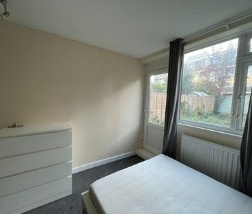 4 bedroom flat share to rent - Photo 3