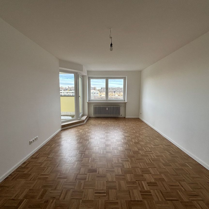 Modernisierte 2-Zimmer Wohnung mit großer Dachterrasse in Augsburg-Univiertel zu vermieten - Foto 1