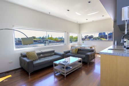 Stunning Furnished 4-Level, 2-Bedroom Residence with Rooftop Terrace on Chapel Street - Available for 6-Month Lease - Photo 5