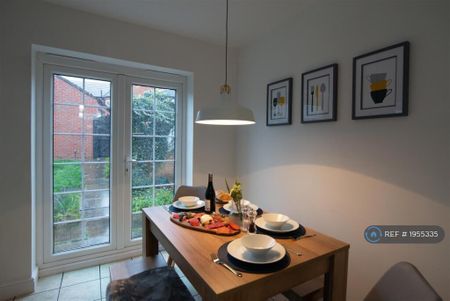4 bedroom terraced house to rent - Photo 4
