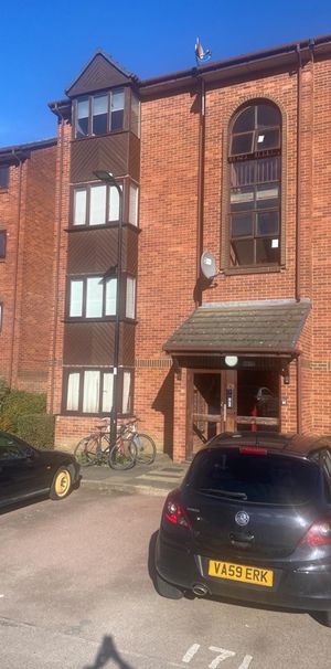 Studio Flat, Cotton Avenue, W3 - Photo 2