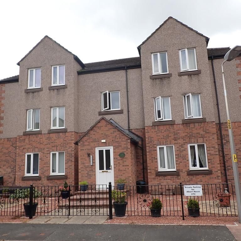 2 bedroom ground floor flat to rent - Photo 1