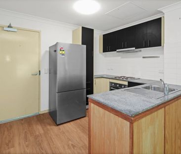 Stylish 2-Bedroom Unit in the Heart of West End - Photo 4