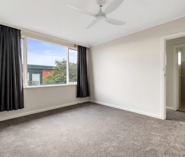 Modern Updated Apartment in a Prime Essendon Location - Photo 5