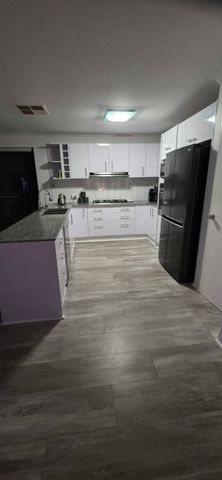 MODERN, SPACIOUS 4X2 FAMILY HOME with LARGE BACKYARD - Photo 3