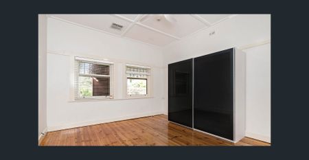 Beautiful Three Bedroom Character Bungalow - Photo 5