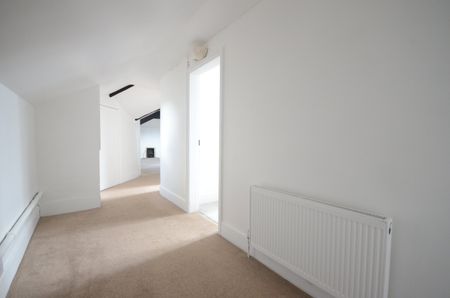 Sandhurst Lodge, Wokingham Road, Wokingham Road, RG45 - Photo 3
