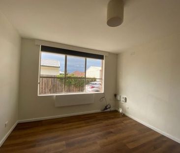 Perfect Location! - Photo 1