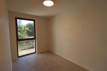 Prachtig nieuwbouwappartement met 2 slaapkamers, terras, autostaanplaats en berging. - Foto 2