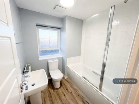 2 bedroom terraced house to rent - Photo 2