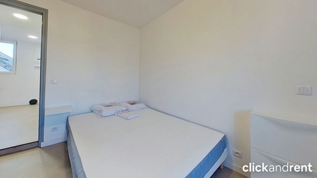 Chambre meublée avec salle d’eau privée & fibre dans maison de 220 m² – Saint-Denis (93200) - Photo 2