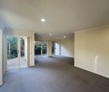 Stylish Townhouse in Gated Benowa Estate - Photo 3
