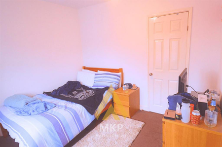 3 bedroom terraced house to rent - Photo 3