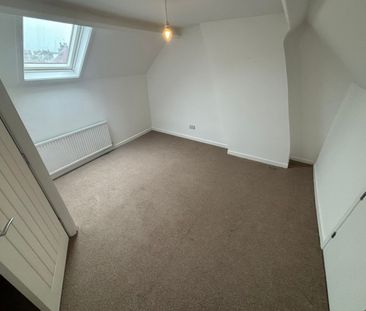 3 bed Terraced - To Let - Photo 5
