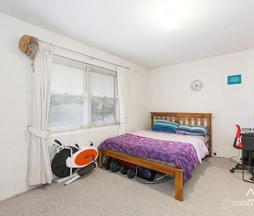 Convenient Living with Lock-Up Garage in the Heart of Jannali - Photo 2