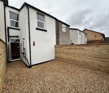 3 bedroom terraced house to rent - Photo 6