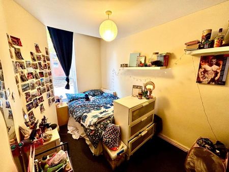 3 bedroom flat to rent - Photo 4