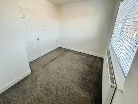 2 bedroom end of terrace house to rent - Photo 3