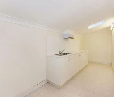 Banksia - Photo 4