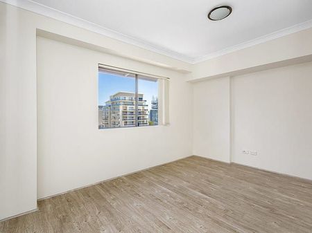 Absolutely Gorgeous Split-level Apartment - Photo 4