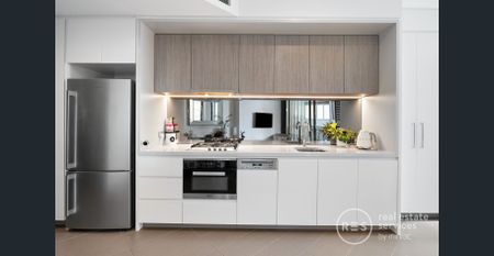 Furnished 1 Bedroom Apartment in Mirvac's St Leonards Square - Photo 4