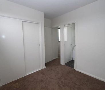 Modern Comfort Meets Urban Convenience in the Heart of West Footscray - Photo 6