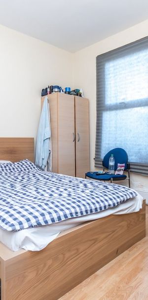 5 Bed Terraced House, Albert Square, E15 - Photo 1