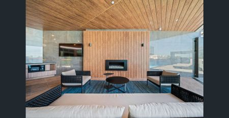 Executive Living! - Photo 2