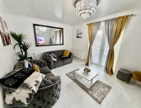 4 Bedroom Semi Detached To Let - Photo 2