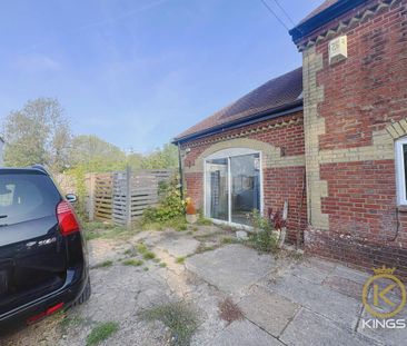 2 bedroom semi-detached house to rent - Photo 6