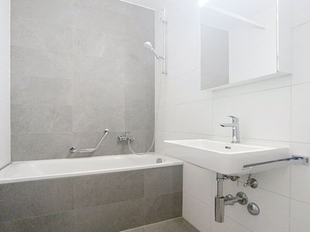 Renovated 3.5-room apartment - Photo 5