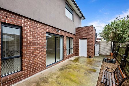 2/98 Ashley Street, Maidstone VIC 3012 - Photo 3