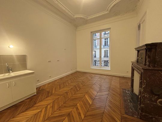 location Appartement T7 DE 189.4m² À PARIS - Photo 1