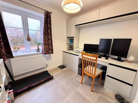 4 bedroom detached house to rent - Photo 5